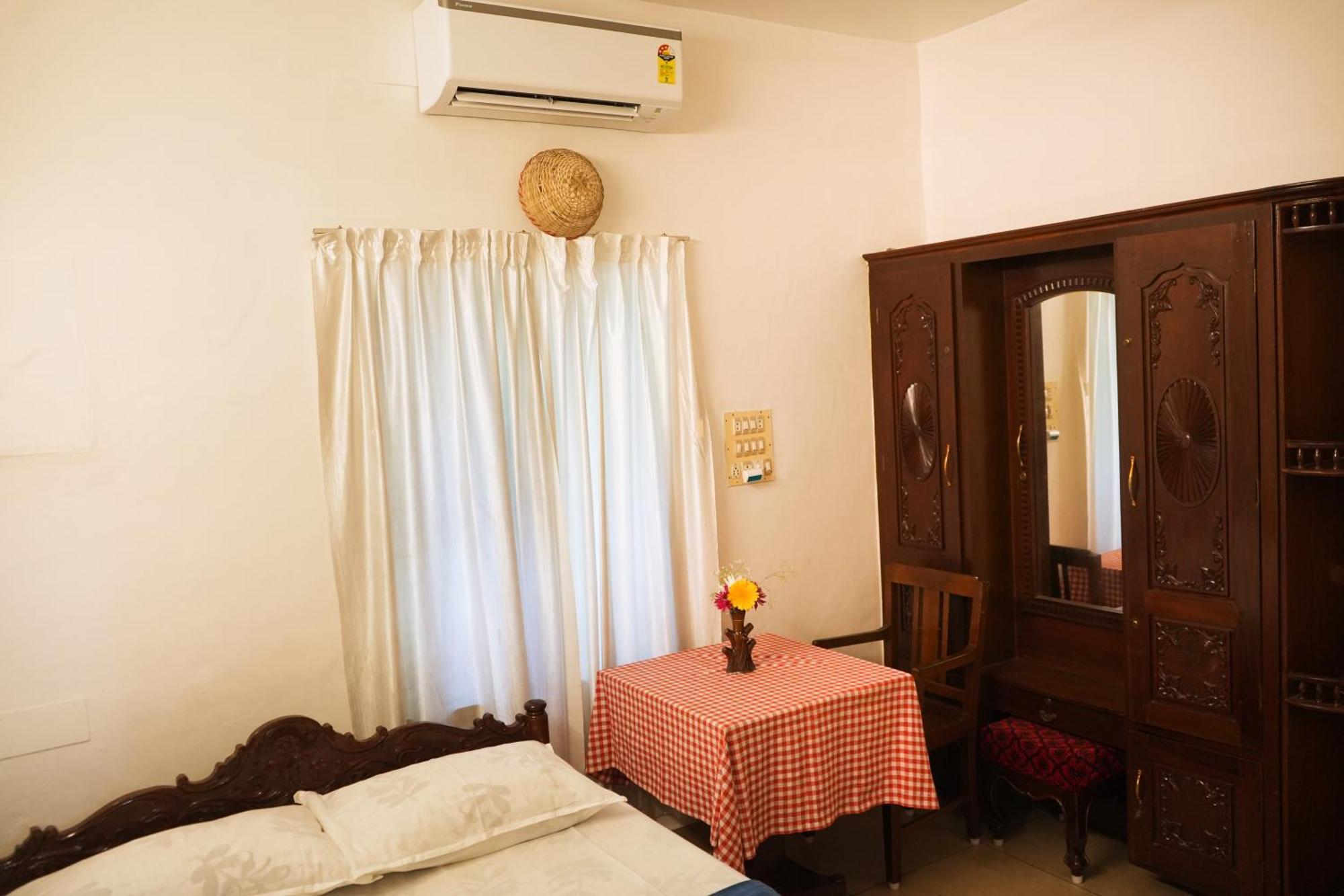 Mother Tree Inn Kochi Exterior photo